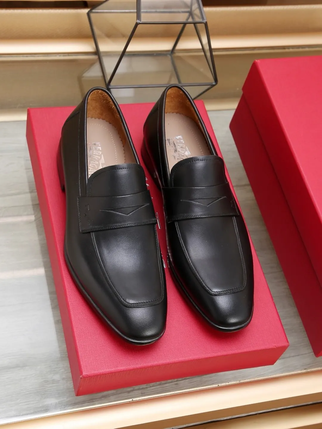 Factory P620💰🔥《Ferragamo》👏Latest•High-end top brand luxury~purchasing agent, top~quality. New fashionable business men's shoes🔜The uppers are made of original open-edge beaded cowhide➕cowhide·lining, with fine workmanship. The original stylish and soft combination wear-resistant and non-slip outsole is light and comfortable on the feet. The real thing looks better in real life. Size: 38/44